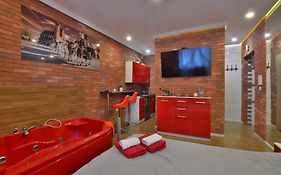 Jacuzzi Apartment Red